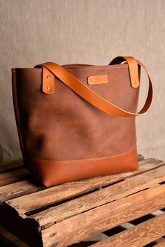 Women's leather bag with handle to carry it on the shoulder. This leather tote bag is made from 2 full-grain, brown leathers, for a trendy, chic and durable bag. Leather bag which contains a removable interior leather pouch thanks to a carabiner which allows it to be removed/attached quickly. The tote bag also includes an interior pocket secured by 2 brass rivets.  THE MATERIALS   The 2 leathers used are fatty leathers, that is to say leathers fed with fat during the tanning process, giving them a soft touch and everyday marking which gives them a vintage appearance. The 2 leathers are full grain leathers. Maintenance is very simple, just apply a fatty cream (neutral vegetable oil, nourishing cream, etc.) to nourish them. The leather bag is sewn with high-strength waxed polyester thread fo Tote Bag Pattern Leather, Leather Bag For Women, Sac Tote Bag, Leather Tote Bag Women, Brown Leather Bag, Trendy Chic, The Tote Bag, Leather Bag Women, Leather Bags Handmade