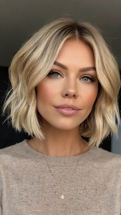 Short Bob Hairstyles Short Hair Women 2024, Short Bob Hairstyle Women, Bob Blonde Hair, Short Blonde Bob, Hairstyles Professional, Cute Bob Hairstyles, Short Layered Bob Hairstyles, Short Blonde Bobs, Layered Bob Short