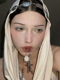 makeup inspo, hollymary makeup cr.&inst:. spiturblood 🩸 Mother Mary Makeup, Nun Makeup Halloween Pretty, Virgin Mary Makeup, Christian Makeup, Medieval Makeup, Saint Makeup, Cross Makeup, Mexican Makeup, Gay Costume