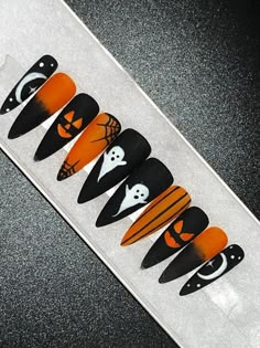 Halloween Nail Designs Orange And Black, Halloween Nails Orange And Black, Halloween Nails Black And Orange, Orange And Black Halloween Nails, Black And Orange Halloween Nails, Orange And Black Nails, Nail Bling, Black Halloween Nails, Holloween Nails