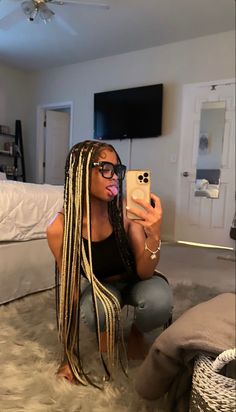 Peek A Boo Hair Braids, Braids Back Hairstyles Black Women, Blonde Hair Box Braids, Large Knotless Box Braids With Blonde, Braided Hairstyles With Blonde, 20 Braids Hairstyle, Black Braids Black Women, Skunk Box Braids, Pretty Hairstyles Black Women