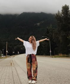 Styling Flowy Pants, Chic Boho Outfits Summer, Fall Granola Girl Fits, Camping Dress Outfits, Boho Outfits Ideas, Granola Festival Outfit, Cold Boho Outfits, Hippie Fall Aesthetic, Breakfast Outfit Ideas Summer