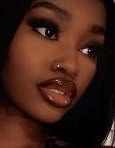 Nose Piercing On Dark Skin, Makeup Ideas Y2k Black, Black Eye Reference, Unapproachable Makeup Look, Piercings Black Women, Two Nose Piercings, 90’s Makeup, Black Lip Liner, Nose Hoop Piercing