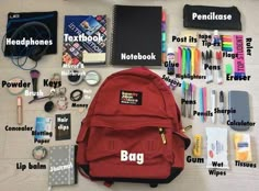 How To Organize Your Bookbag, Backpack Tour, Packing Backpack, Backpack Must Haves, Purse Must Haves, Scatter Brain, College Backpack Essentials, Schul Survival Kits, Studie Hacks