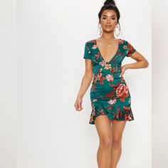 Channel A Fiercely Femini Fit With This Unreal Cross Back Dress Doll. Featuring An Emerald Green Material With A Red Floral Print, Frill Hem Detailing, A Lace-Up Back Design And Short Sleeves, We Just Can't Get Enough. This Figure-Flattering Bodycon Dress Will Have Heads Turning For All The Right Reasons No Matter That The Occasion. Just Add Heels And Statement Accessories For A Look That Will Earn You Some Serious Style Points. Uk Size 24 Us Size 28 Per Tag Equivalent To Xxl Emareld Green Dress Short, Emerald Green Dress Short Bodycon, Luxury Floral Print Mini Dress With Square Neck, Emerald Green Bodycon Dress Short, Emerald Green Short Dress Accessories, Green Corset, Emerald Green Dresses, Ruched Midi Dress, Wedding Guest Dresses