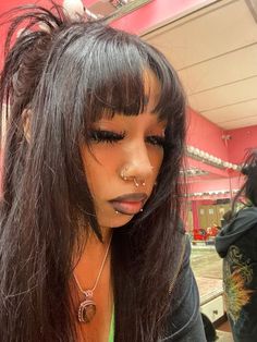 Hairstyles Brown, Dark Makeup Looks, Hairstyles Cute, Gothic Y2k, Piercing Inspo, Y2k Hairstyles, Face Piercings, Brown Skin Makeup, Dyed Hair Inspiration