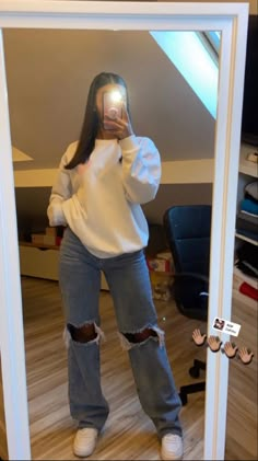 Dessmx Outfits, Outfits Streetwear Mujer, Dresscode School Outfits, Fake Outfit Story, Casual Outfits For Women Jeans, Full Outfit Ideas, Mirror Pics Outfit, Outfit Mirror Picture, Highschool Fashion