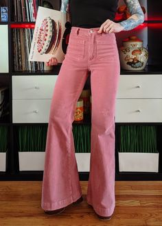 Rolla's Jeans Rose Pink Corduroy Eastcoast Sailor Flares Pink And Black Fall Outfits, 70s Corduroy Pants Outfit, Pink Pants Aesthetic, Cool Pants Women, Pink Corduroy Pants Outfit, True Spring Outfits, 70 Jeans, Pink Jeans Outfit, Teacher Outfit Ideas