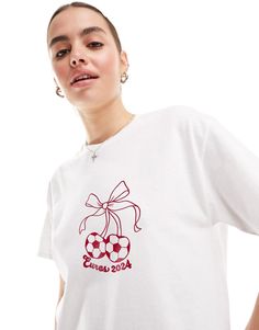 Top by ASOS DESIGN When in doubt: wear a graphic tee Crew neck Short sleeves Front print Oversized fit Euros Football, Soccer Logo, Winter Party Dress, Football Logo, Maxi Dress Trend, T Shirt Vest, Oversized T Shirt, Hoodies For Sale, Skorts