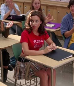 the best of gretchen wieners  @thereallacey #meangirls #00s #2000s #throwback #iconic #brunette #gretchenweiners Outfits 2000s Style, Gretchen Weiners, 2000s Girls, 1990 Style, Outfits 2000s