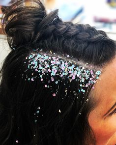 Glitter Middle Part Hair, Glitter Part Hair, Bubble Braids With Glitter, Glitter In Part Of Hair, Glitter Hair Part, Gliter Bar Stand, Rave Hair Glitter