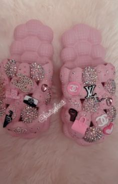 Croc Ideas, Bubble Slides, Fluffy Shoes, Cute Slides, Bling Ideas, Lip Gloss Cosmetics, Business Diy