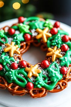 Make the Best Christmas Pretzel Wreaths With These Simple Steps Pretzel Wreath, Christmas Snacks Savory, White Chocolate Chex Mix, Holiday Pretzels, Holiday Party Snacks, Wreath Recipe, Healthy Christmas Snacks, Christmas Pretzels, Holiday Flavors