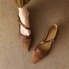 Celta Sapatilha Feminina - Marrom Caregiver Archetype, Mary Jane Shoes Outfit, Shoe Business, Ladies Shoe, Shoes For Work, Patent Leather Ballet Flats, Brown Loafers, Shoes Ideas, Law Office