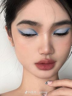 Luminous Beings Are We, Puppy Eyeliner With Eyeshadow, Matte Gray Eyeshadow Looks, About Face Eyeshadow, Tet Hairstyle, Ethereal Tattoos For Women, Cool Birthmarks, Unique Eyeshadow Looks, New Jeans Makeup