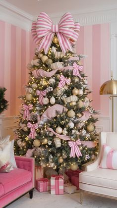 Revamp your holiday style with fresh pink Christmas decor ideas. Perfect for adding a modern twist to your celebrations. Christmas Dreaming, Pink Xmas, Christmas Tree Inspiration, Beach Christmas, Pink Decor