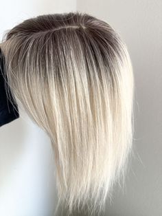 This rooted blonde hair topper is 100% natural human hair. It is a women's hair topper with natural parts in the middle and front bangs. It is high-quality natural human hair with dark roots and light blonde hair at the ends. It is the perfect solution for your hair loss. It is easy to apply with already attached clips Dark Rooted Blonde, Rooted Blonde Hair, Blonde Hair Topper, Grey Hair Extensions, Rooted Blonde, Hair With Dark Roots, Grey Blonde Hair, Front Bangs, Grey White Hair