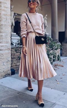 Dresses Casual Modest, Stile Casual Chic, Long Skirt Casual, Quoi Porter, Chic Fall Outfits, Pleated Long Skirt, Inspired Outfits, Mode Inspiration, Modest Dresses