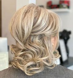 Easy Half Updo with a Bouffant Mother Of The Bride Hairstyles, Bride Updo, Bride Hairstyle, Bride Hair, Fancy Hairstyles, Short Hair Updo