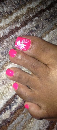 Pink toes with a white flower  Miracle Nails league city tx Flower Pedicure, Spring Pedicure, Pink Toes