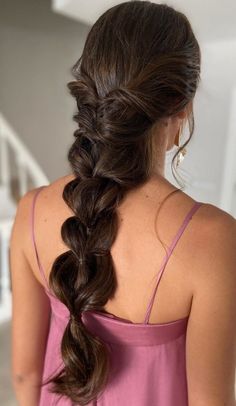 Cute trendy hairstyle ideas | Birthday wig hairstyles Officiant Hairstyles, Bridesmaid Stuff, Prom Inspo, Trendy Hairstyle, Party Inspo, Hairdo For Long Hair, Hair Stylist Life, Easy Hairstyles For Long Hair, Aesthetic Hair