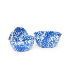 two blue and white bowls sitting next to each other