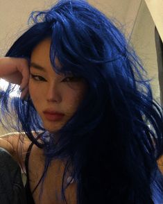 Blue Hair Girl Aesthetic, Caitvi Aesthetic, Blue Hair Outfit, Blue Hair Makeup, Maria Bottle, Audrey Hepburn Pixie, Blue Hair Girl, Unnatural Hair Color, I Like Your Hair