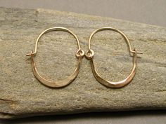 Wide, lightweight 14kt gold filled hammered hoops measure 1 1/4 inches long by 3/4 inches in width. Hammered and polished to a high sheen, these are a staple to any wardrobe. Great for everyday, you won't even know you have them on. Hammered Wire Jewelry, Handmade Hoop Earrings, Metalsmithing Jewelry, Gold Filled Hoops, Solid Gold Earrings, Hammered Gold, Minimal Jewelry, Unique Handmade Jewelry, Wire Earrings