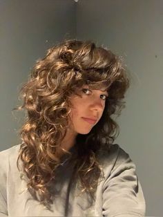 Super Curly Hair With Bangs, Curly Hair Rounded Layers, Long Shaggy Haircuts Curly Hair, 70s Hair Wavy, Curly Hair Choppy Layers, Soft Shag Curly Hair, Shoulder Length Curly Hair Side Part, Feathered Curly Hair, Med Curly Hair