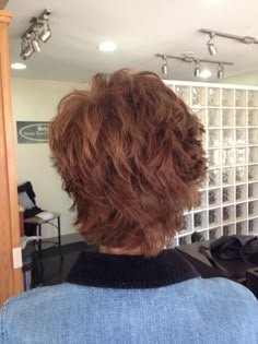 Short Feathered Layered Haircut, Feather Layer Haircut Short, Short Layered Feathered Hairstyles, Feathered Back Short Hair, Feather Razor Haircuts, Short Feathered Hair, Feathered Shag, Razored Layers, Hairstyle For Woman