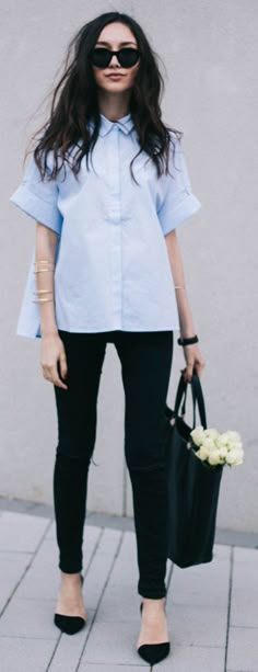 Light Blue And Black Streetstyle by The Fashion Cuisine Blue Top Outfit Ideas, Light Blue Top Outfit, Blue Top Outfit, Top Outfit Ideas, Casual Chique Stijl, Áo Blu, Style Casual Chic, Light Blue Top