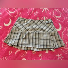 Super Cute Pleated Plaid Skirt. Never Worn. Side Zipper And Is Stretchy Polly Gray, Pleated Plaid Skirt, Christmas Outfits, Plaid Skirt, Plaid Skirts, Christmas Wishlist, Princess Polly, Style Ideas, Gray White