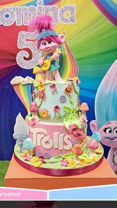 Cake trolls poppy Poppy Trolls Birthday Cake, Princess Poppy Birthday Cake, Princess Poppy Cake, Trolls Birthday Cake, Diy Cakes, Poppy Cake, Trolls Cake, Trolls Poppy, Trolls Party