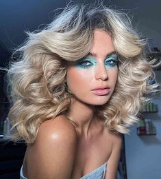 70s Aesthetic Hair And Makeup, 70s Disco Wigs, Disco Inspired Hairstyles, 70s Inspired Hair And Makeup, 70 Inspired Makeup, Disco Sunglasses Retro, Disco Aesthetic Hair