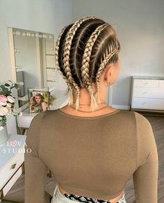 Cornrow Short Hair, Cornrow Hairstyles For Short Hair, Cornbraids Hairstyles, Cornrows Short Hair, White Girl Cornrows, Modern Mohawk, White Girl Braids, Braid Hair Style, Creative Braids