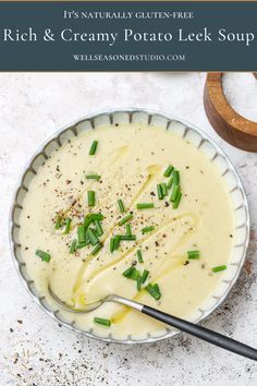 Creamy Potato Leek Soup in a bowl. Creamy Potato Leek Soup, Leeks Soup Recipes, Leek And Potato Soup, Leek And Potato, Creamed Leeks, Potato Leek, Creamy Potato Soup, Potato Leek Soup, Garlic Chives