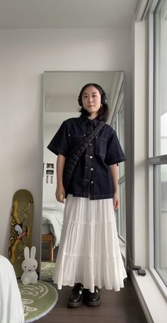 Long Dress Shirt, Uni Outfit, Rok Outfit, Japan Outfit, Long Skirt Outfits, Japanese Street, Skirt Long, Japanese Outfits