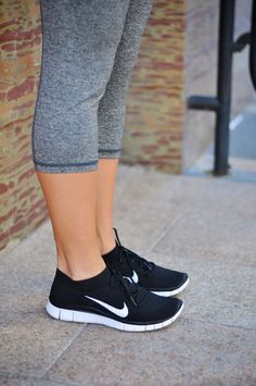 Need Kasut Nike, Moda Academia, Nike Free Flyknit, Nike Free Runners, Nike Shoes Outfits, Nike Free Run, Baskets Nike, Nike Shoes Cheap, Nike Roshe Run