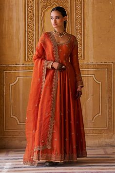 Buy Orange Kurta And Sharara Silk Chanderi Embroidered Mishika Paisley Butti Set For Women by Sheetal Batra Online at Aza Fashions. Orange Indian Outfit, Orange Anarkali, Kurta And Sharara, Ethnic Wear Indian, Trendy Outfits Indian, Anarkali Dress Pattern, Indian Bridal Lehenga, Stylish Short Dresses, Indian Wedding Wear