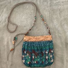 Nwot Cappelli Straworld Boho Bag With Straw Trim, Strap Is Beaded And Tasseled. Turquoise, Brown, Creme, Dk Green And Mint Green. Sparkle Flecks. Tassel With Beads, Beaded Crossbody Bag, Boho Crossbody Bag, Boho Handbags, Used Louis Vuitton, Small Boho, Trending Handbag, Purse Patterns, Boho Bag