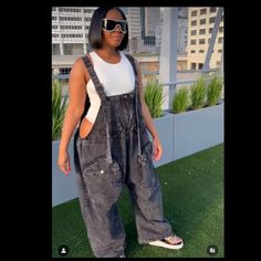 Black Quality Denim With Adjustable Straps Cargo Style Overall Cargo Overalls, Oversized Dungarees Outfit, Overall Jumpsuit Outfit, Denim Dungarees Outfit, Overalls Aesthetic, Baggy Overalls, Dungaree Outfit, Denim Dungaree, Plus Size Chic