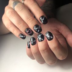 Short Nail Goth Designs, Masculine Nail Ideas, Short Grunge Nails, Goth Nails Short, Goth Short Nails, Rock Nails Grunge, Skull Nail Designs, Male Nails, Rock Nails