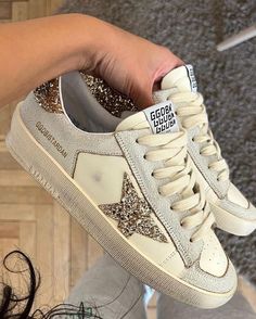 ggdb Gold Clothes, Usa Outfits, Tennis Shoe Heels, Golden Goose Sneakers Outfit, Preppy Shoes, Goose Shoes, Shoes Outfit Fashion, Golden Goose Sneakers