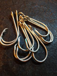 there are many hooks on the table together