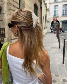 Good Day Aesthetic, Europe Hair, Clip Hairstyles, Honey Blonde, Summer 24, Hairstyles Haircuts, Hair Day