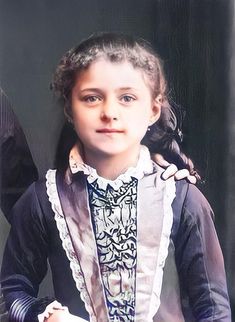 Santa Teresita de lisieux en su niñez St Therese Of The Child Jesus, Friend Of God, Catholic Pictures, Saint Teresa, Catholic Family