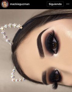 #makeup #maquillaje #black #negro Dead Makeup, Clear Brow Gel, Makijaż Smokey Eye, Colorful Eye Makeup, Makeup Eye Looks, Creative Eye Makeup, Dark Makeup, Clown Makeup, Eye Makeup Art