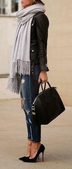 Gray Pumps, Brooklyn Blonde, Pink Shirts, Woman In Black, Scarf Outfit, Leather Jacket Black, Winter Mode