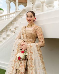 Hania Amir Gold Lehenga, Lehenga Style