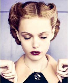 40s Hairstyles, Frida Gustavsson, Bridget Bardot, 1940s Hairstyles, Anja Rubik, Retro Hairstyles, Barbara Palvin, Amy Winehouse, Look Vintage